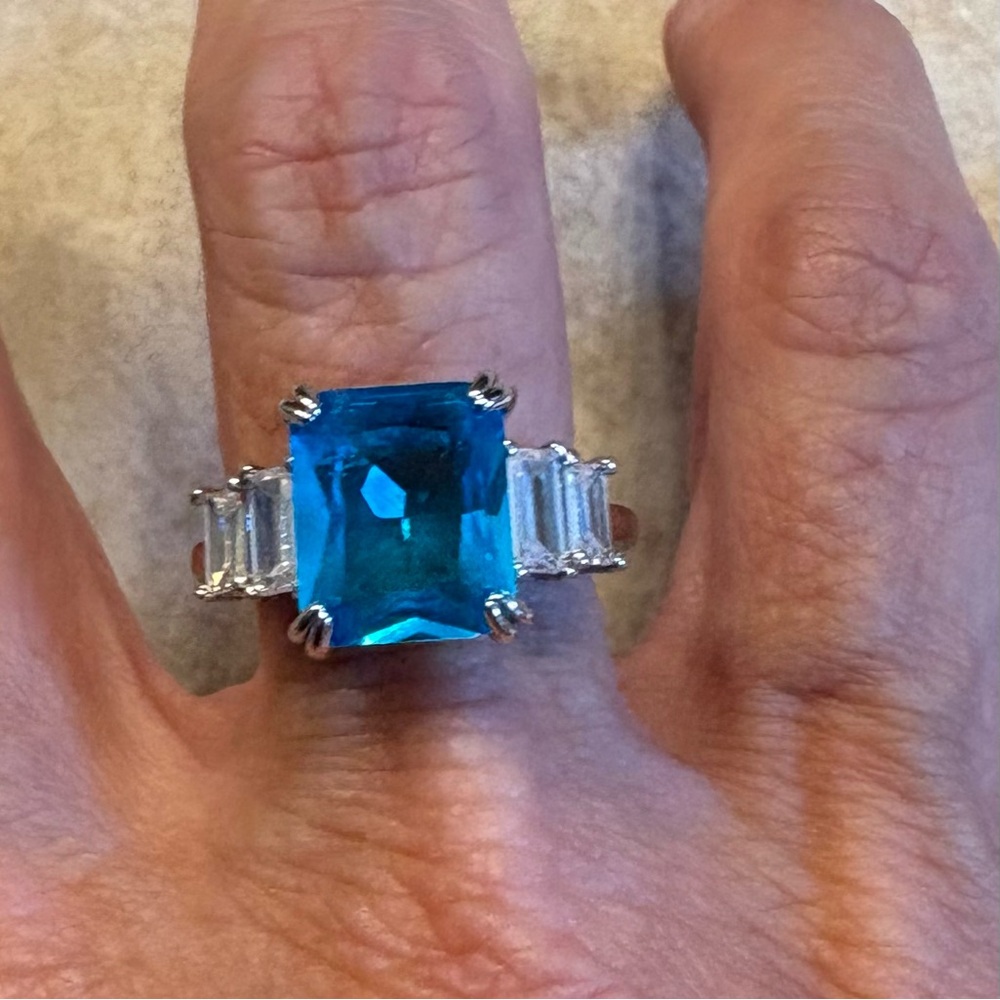 Elegant Blue and Silver Women's Ring